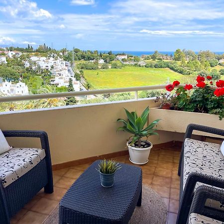 Modern Apartment With Terrace - 2 Min From The Beach Estepona Buitenkant foto