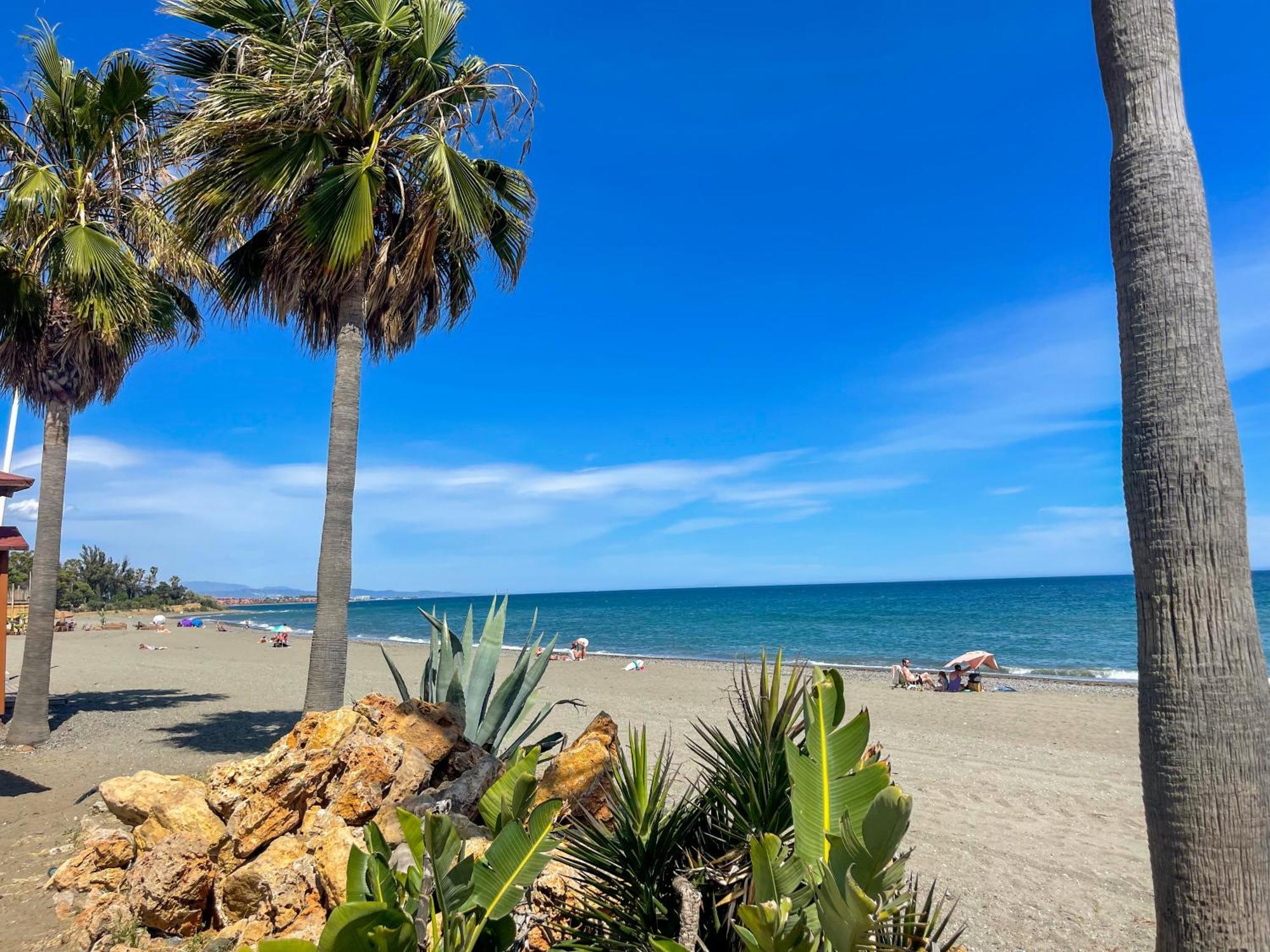 Modern Apartment With Terrace - 2 Min From The Beach Estepona Buitenkant foto