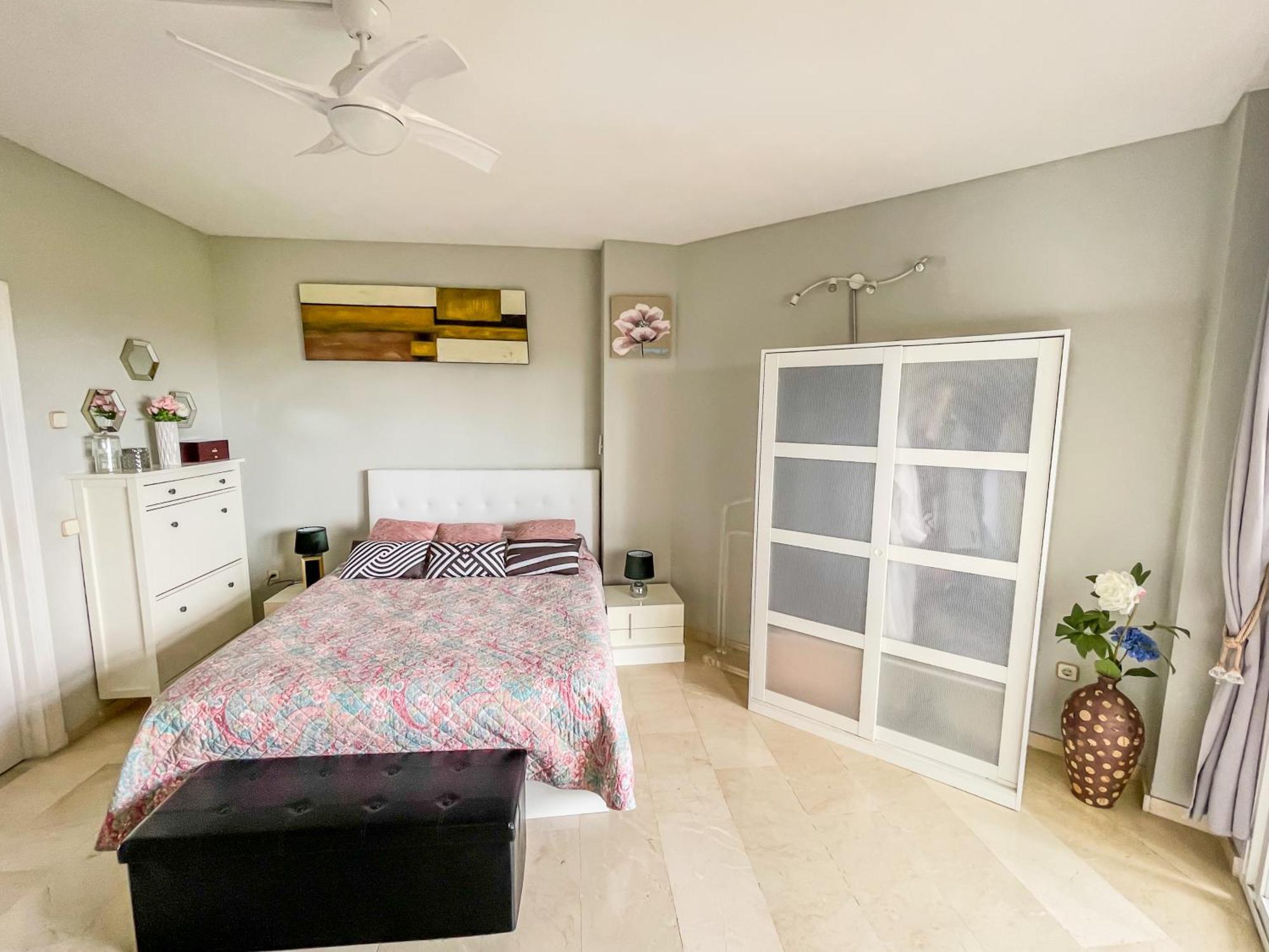 Modern Apartment With Terrace - 2 Min From The Beach Estepona Buitenkant foto