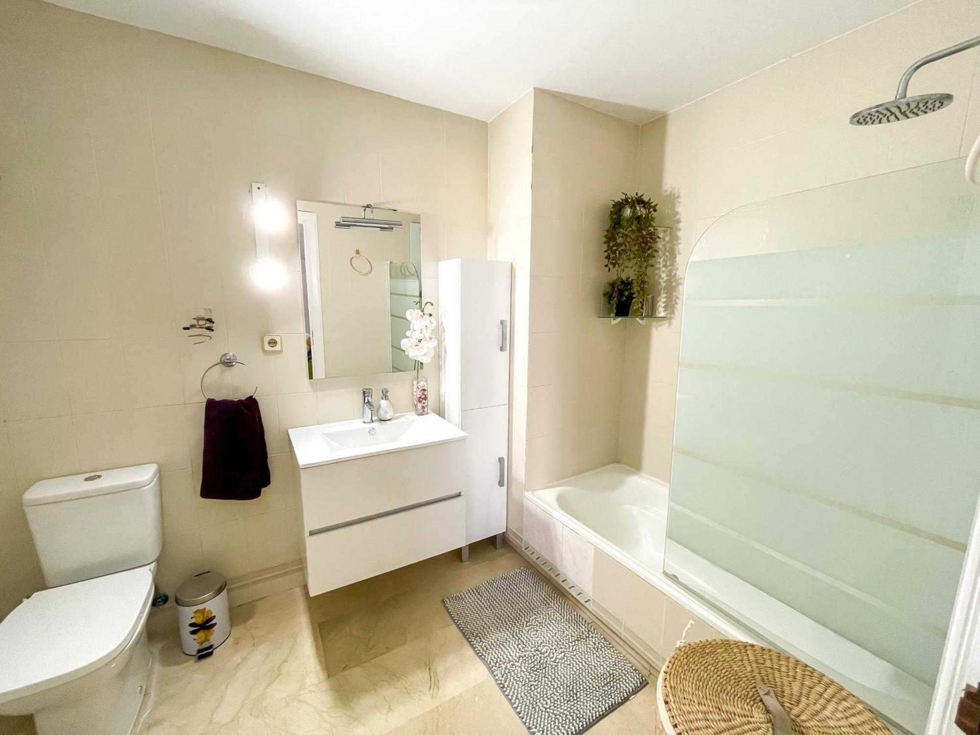 Modern Apartment With Terrace - 2 Min From The Beach Estepona Buitenkant foto