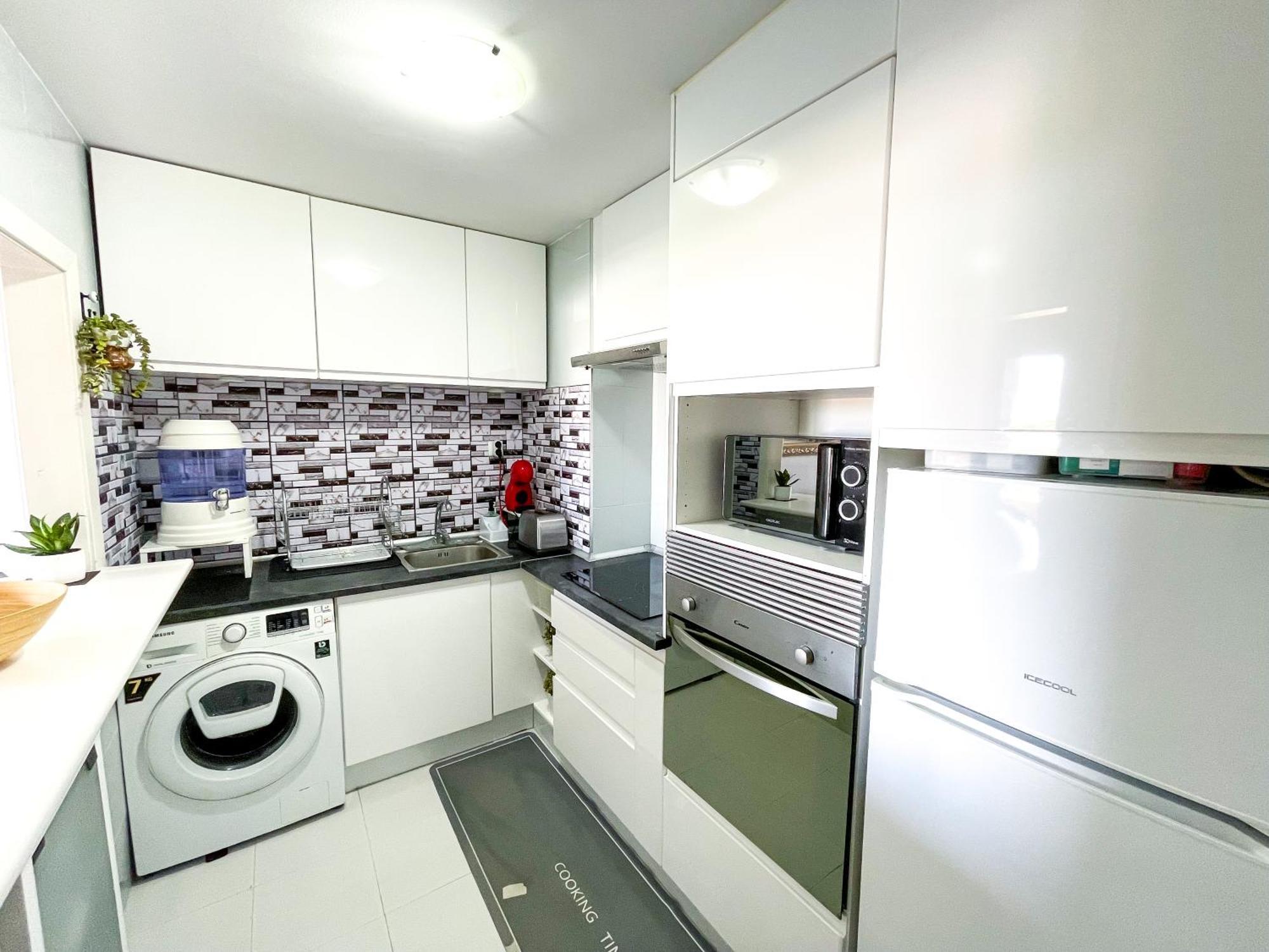 Modern Apartment With Terrace - 2 Min From The Beach Estepona Buitenkant foto