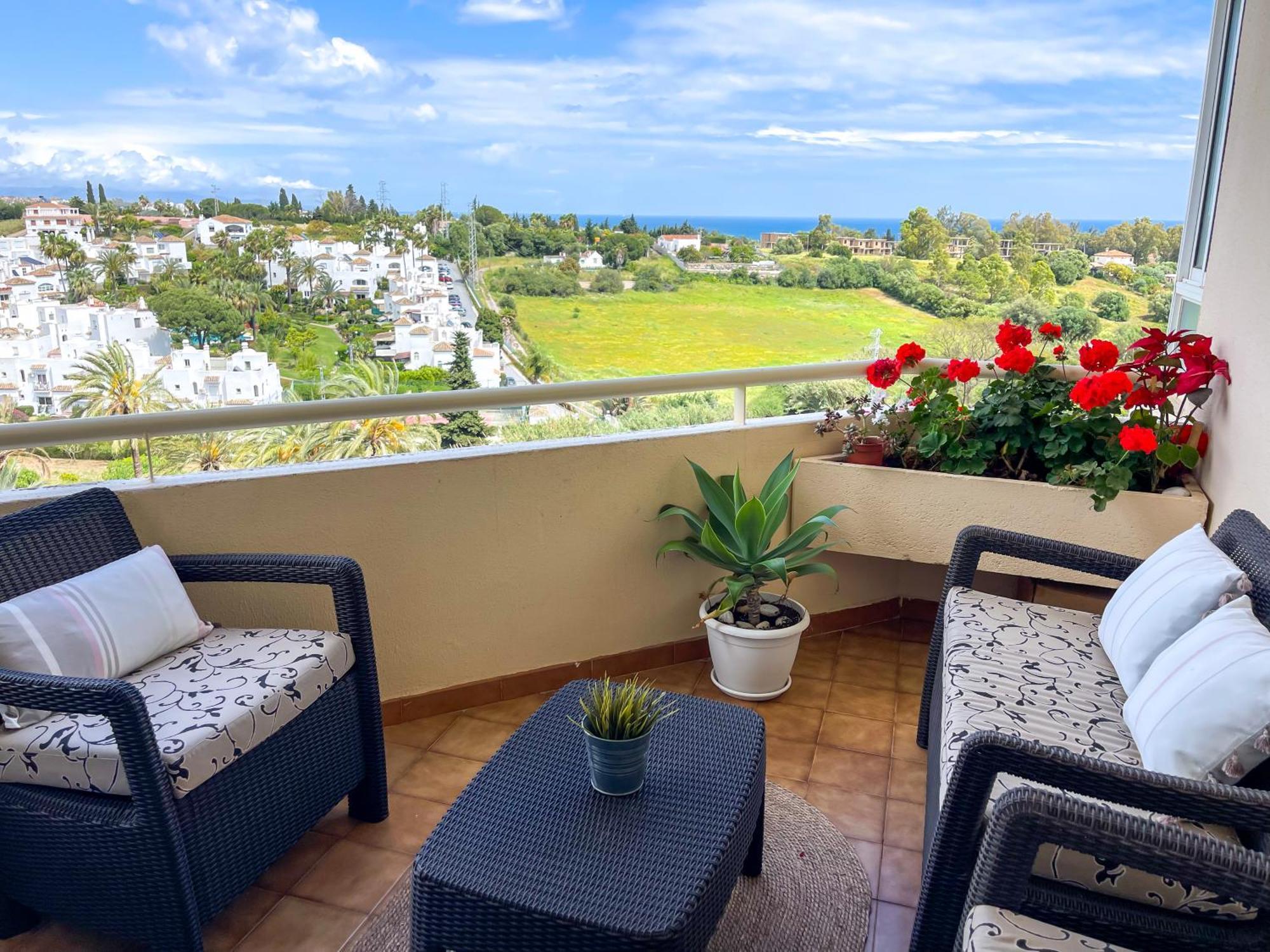 Modern Apartment With Terrace - 2 Min From The Beach Estepona Buitenkant foto