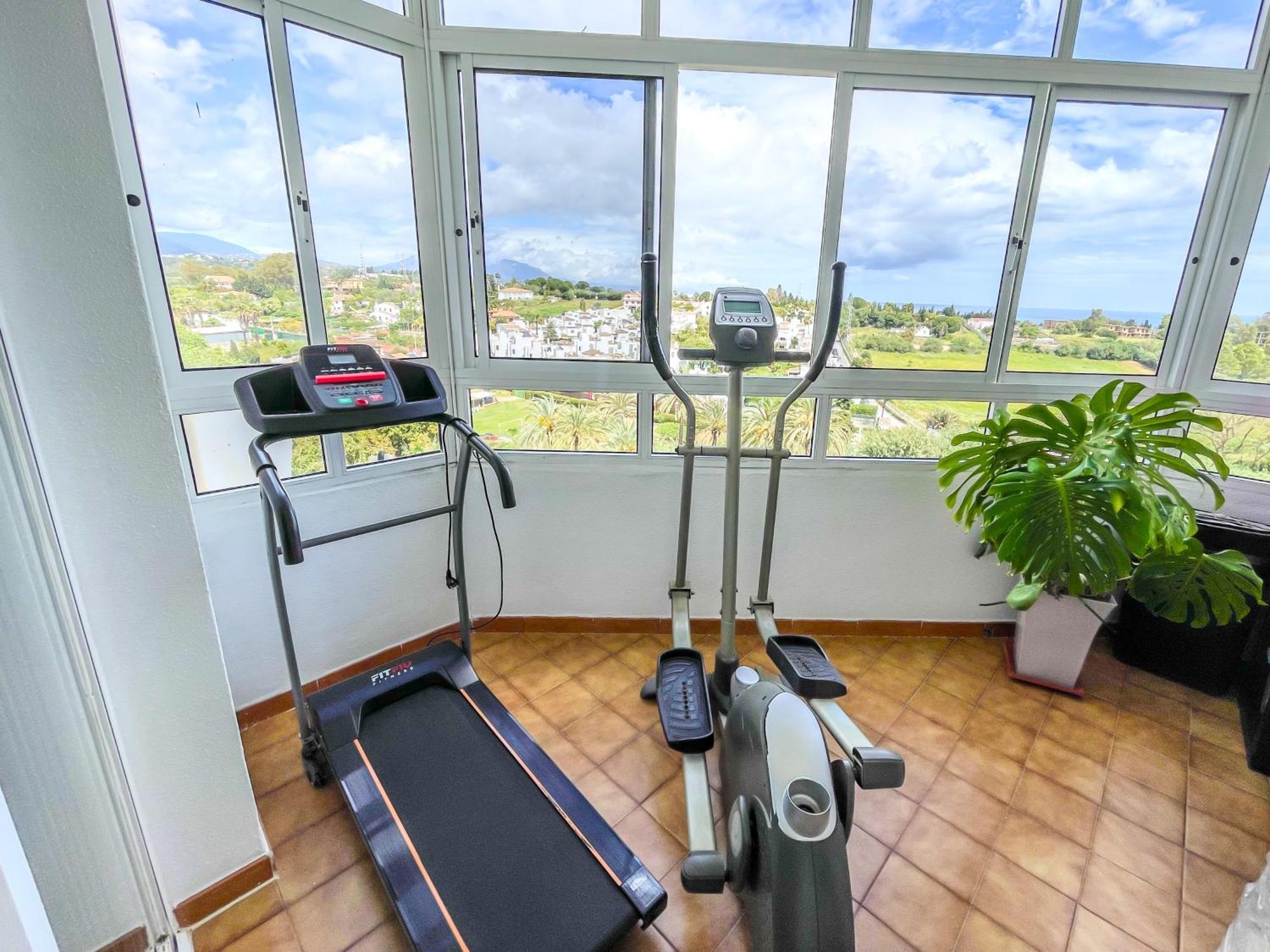 Modern Apartment With Terrace - 2 Min From The Beach Estepona Buitenkant foto