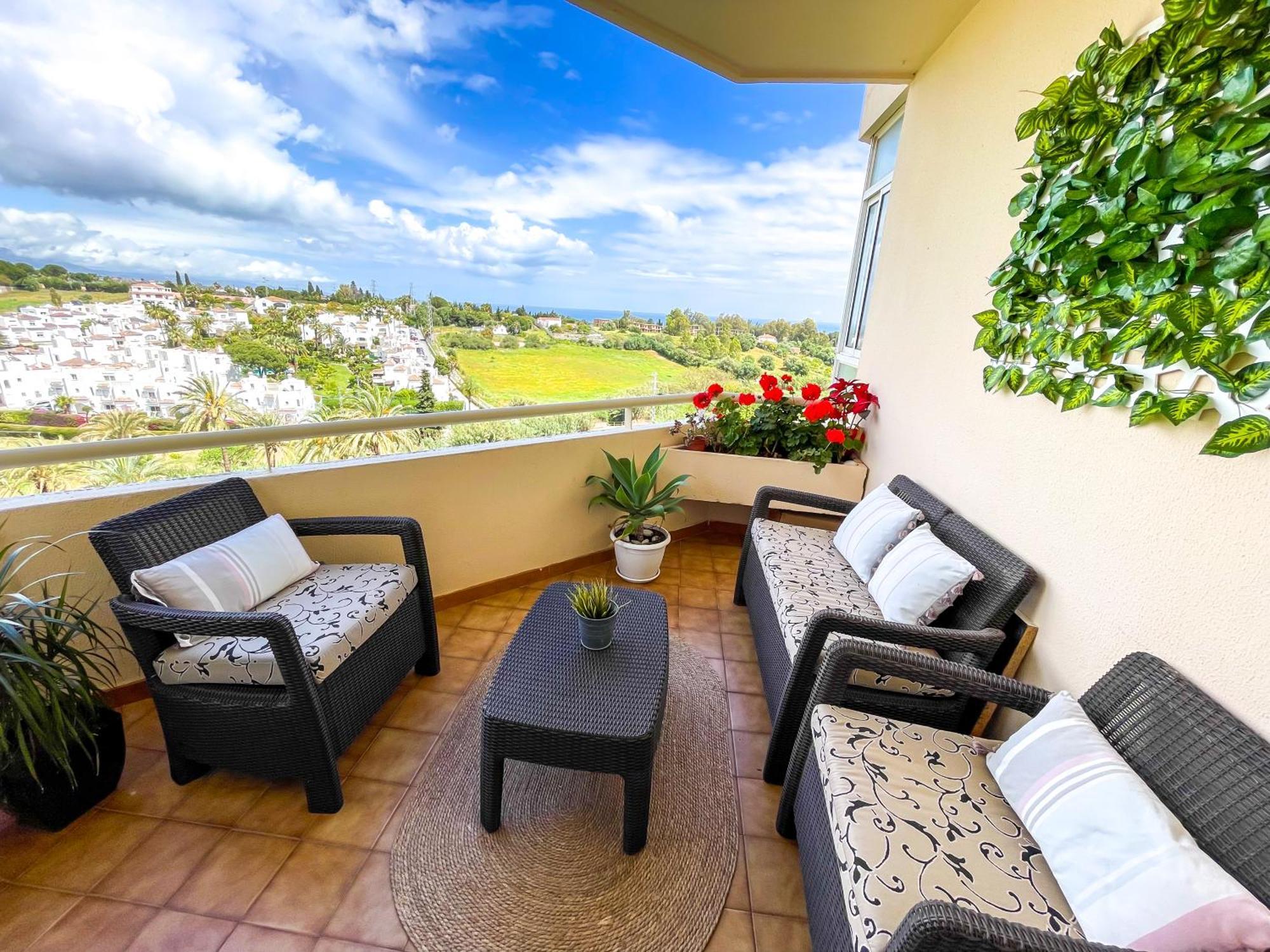 Modern Apartment With Terrace - 2 Min From The Beach Estepona Buitenkant foto